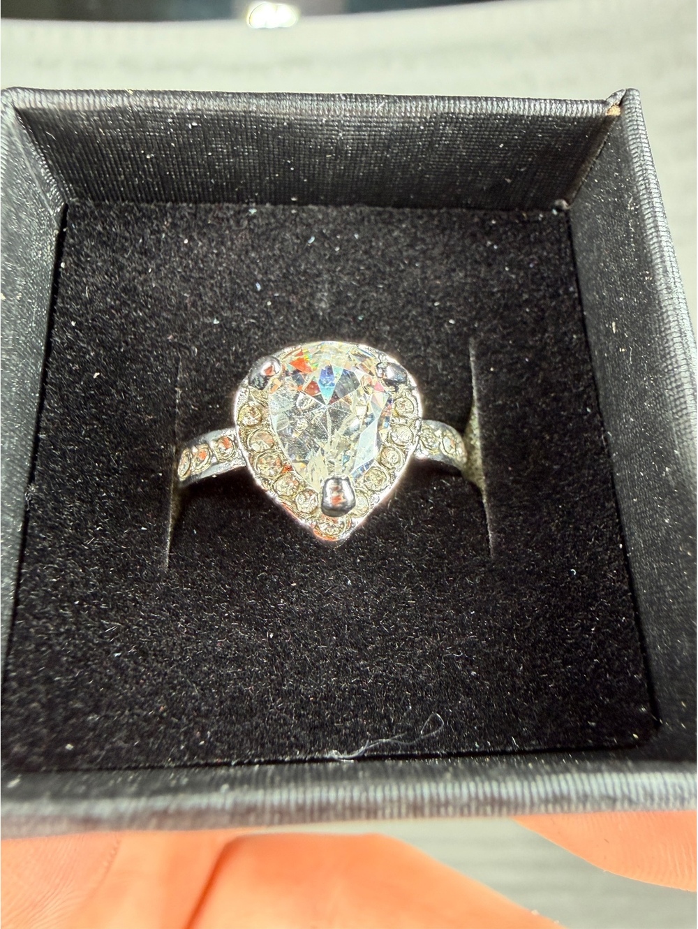pear-shaped cubic zirconia cz fashion jewelry silver ring with side stones